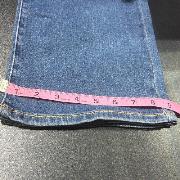 Levi’s 726 High-Rise flare,adjustable waistband,wide leg opening,slim thru thigh - Picture 4 of 8